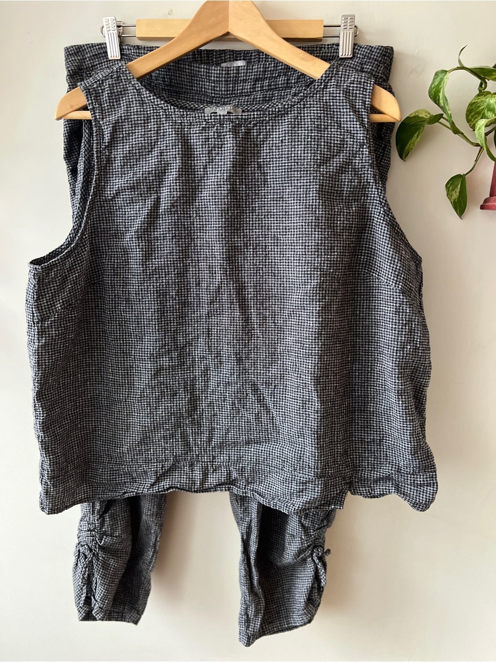 Habitat Top XL & Capri Pants L